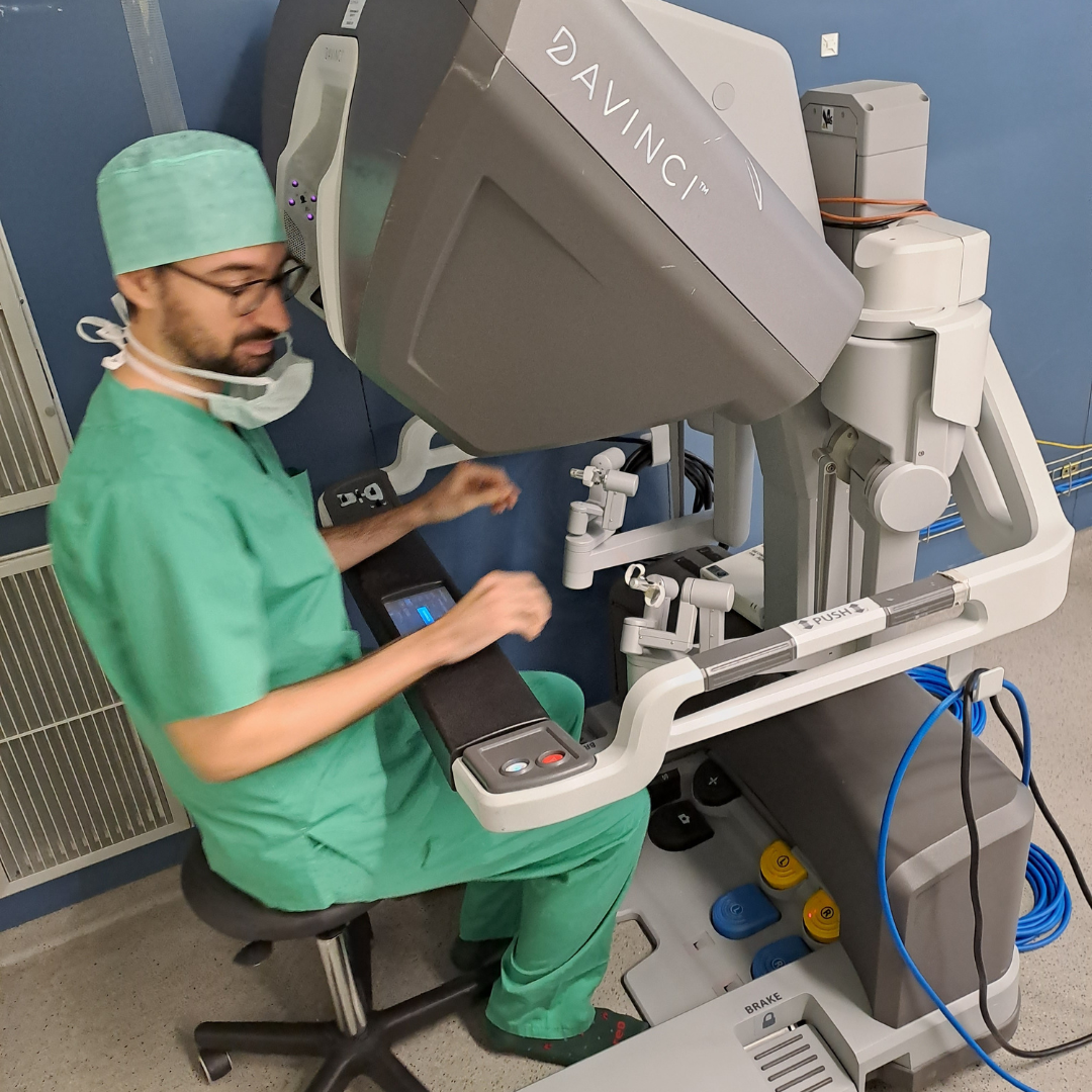 Fellow at robot in OLV