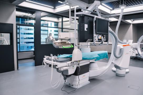 Image-guided robotic surgery robot